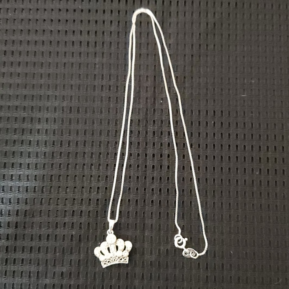 Crown Charm & Chain - Picture 4 of 5